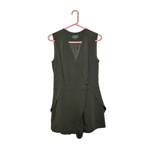 INTERMIX V Neck romper flap over sz small - Picture 4 of 9